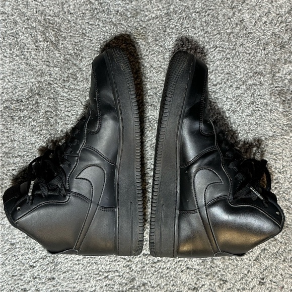 Men’s Triple Black Air Force 1 High Tops Size Size 8 - Picture 10 of 13